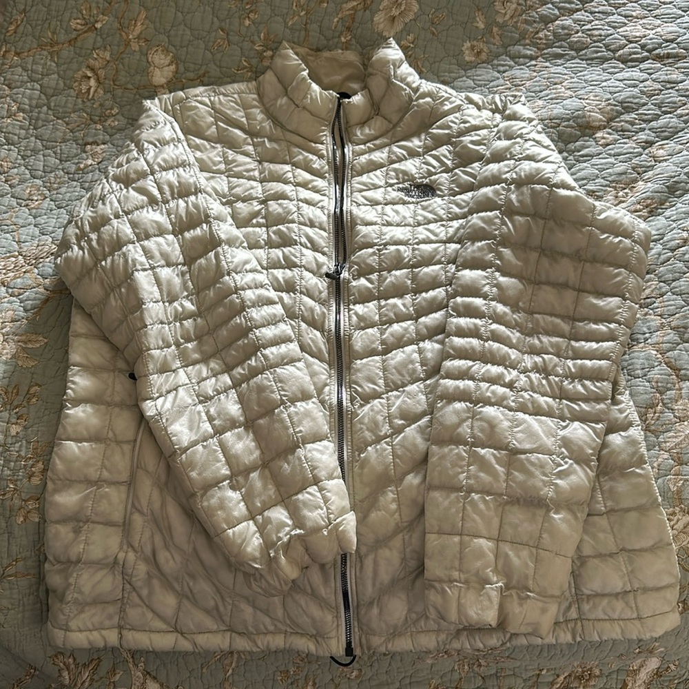 The north face thermoball women’s jacket. Size XXL